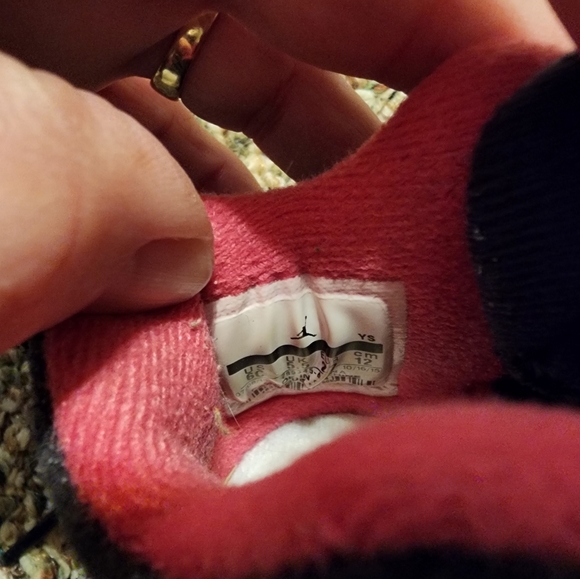 Baby Jordan's Black and Pink, Size 6C - Picture 3 of 7